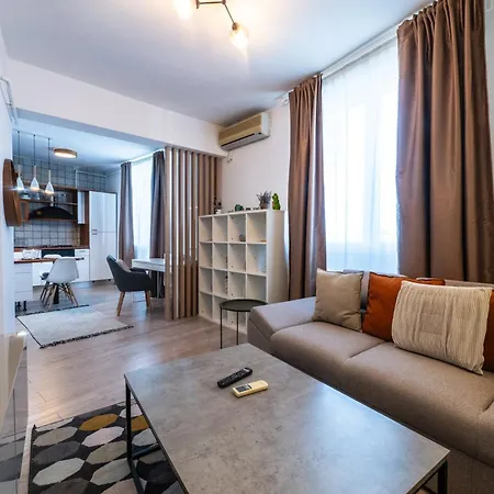 Charming & Cozy 1br Flat In The Heart Of * ブカレスト
