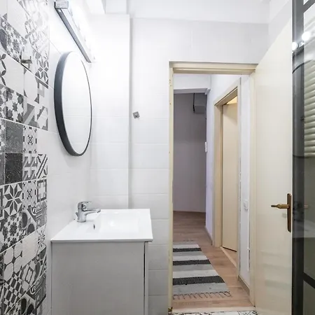 Charming & Cozy 1br Flat In The Heart Of * Boekarest