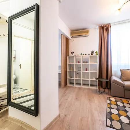 Charming & Cozy 1br Flat In The Heart Of * ブカレスト
